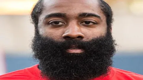 “黎明新星新加坡赛女单征程戛然而止，却以非凡勇气惊艳全场”